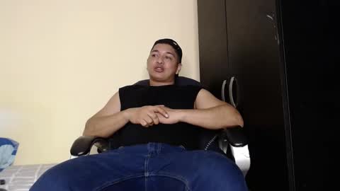 Snapshot of otto_stud chatting on 09-18-25, 03:52 otto_stud online show from 09-18-25, 03:52