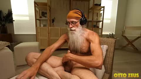 Snapshot of ottozeus chatting on 05-18-26, 01:13 Otto Zeus online show from 05-18-26, 01:13