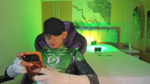 Snapshot of owen_drake chatting on 04-28-26, 02:27 Owen Drak online show from 04-28-26, 02:27