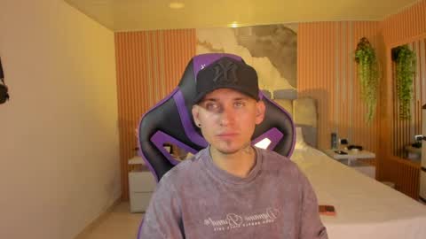 Snapshot of owen_drake chatting on 05-02-26, 04:50 Owen Drak online show from 05-02-26, 04:50