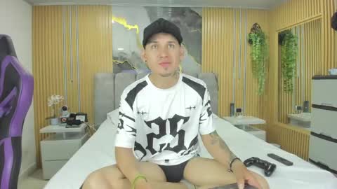 Snapshot of owen_drake chatting on 05-05-26, 01:57 Owen Drak online show from 05-05-26, 01:57