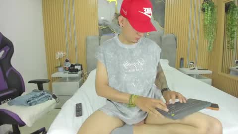 Snapshot of owen_drake chatting on 05-08-26, 01:44 Owen Drak online show from 05-08-26, 01:44
