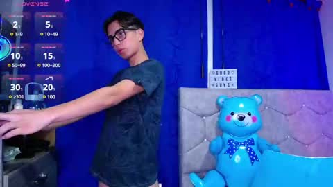 Snapshot of owenblue__ chatting on 12-03-24, 06:04 Owen Independent model online show from 12-03-24, 06:04