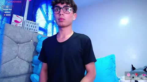 Snapshot of owenblue__ chatting on 12-06-24, 01:33 Owen Independent model online show from 12-06-24, 01:33