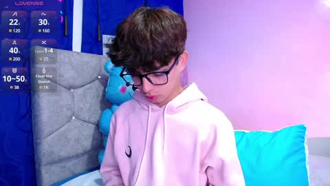 Snapshot of owenblue__ chatting on 12-24-24, 03:38 Owen Independent model online show from 12-24-24, 03:38