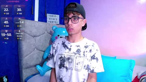 Snapshot of owenblue__ chatting on 12-31-24, 12:11 Owen Independent model online show from 12-31-24, 12:11