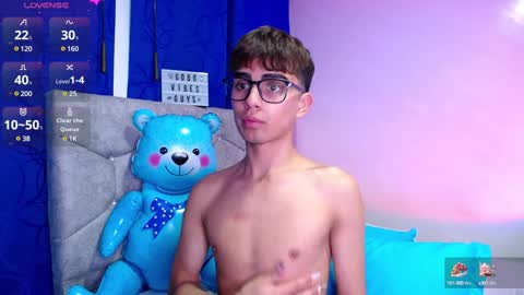 Snapshot of owenblue__ chatting on 12-31-24, 05:22 Owen Independent model online show from 12-31-24, 05:22
