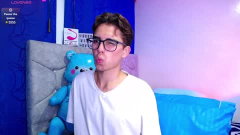 Snapshot of owenblue__ chatting on 01-29-25, 06:54 Owen Independent model online show from 01-29-25, 06:54