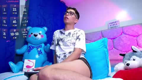 Snapshot of owenblue__ chatting on 02-13-25, 06:09 Owen Independent model online show from 02-13-25, 06:09