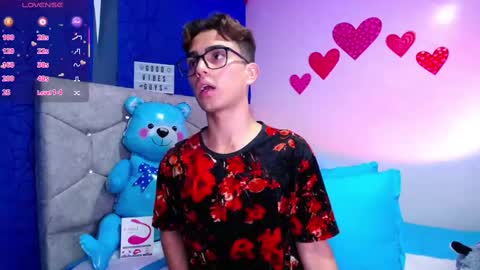 Snapshot of owenblue__ chatting on 02-21-25, 02:17 Owen Independent model online show from 02-21-25, 02:17