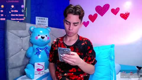 Snapshot of owenblue__ chatting on 02-21-25, 05:24 Owen Independent model online show from 02-21-25, 05:24