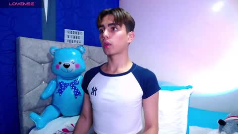 Snapshot of owenblue__ chatting on 03-10-25, 01:10 Owen Independent model online show from 03-10-25, 01:10