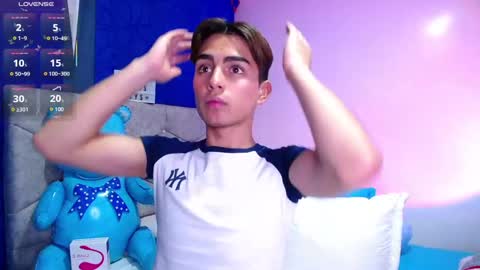 Snapshot of owenblue__ chatting on 03-10-25, 04:14 Owen Independent model online show from 03-10-25, 04:14