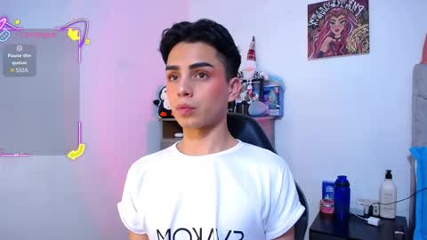 Owen  Independent model  online show from 12-17-25, 12:05