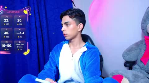 Owen  Independent model  online show from 04-20-26, 12:35