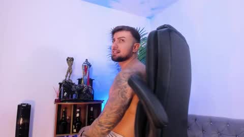 Snapshot of owenmaximus814 chatting on 10-13-25, 11:27 Maximus Owen online show from 10-13-25, 11:27