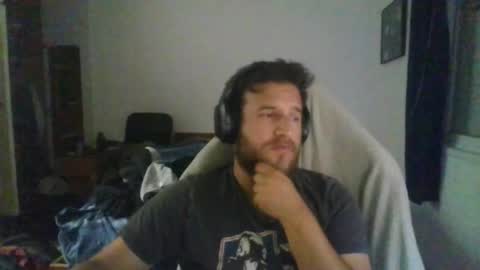 Snapshot of owlbar chatting on 12-15-25, 12:26 owlbar online show from 12-15-25, 12:26