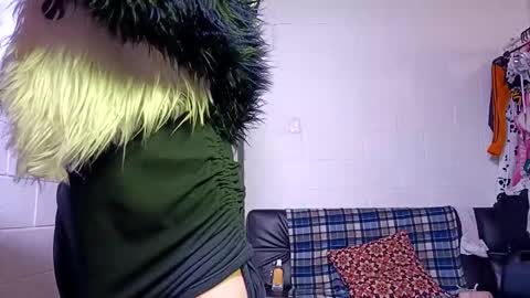 Jeannifer online show from 10-15-25, 01:17