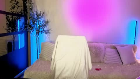 Snapshot of oxy_foxie chatting on 03-29-26, 05:35 Oxy Foxie online show from 03-29-26, 05:35