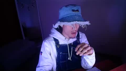Snapshot of p_parker222 chatting on 06-19-26, 03:11 P PARKER online show from 06-19-26, 03:11