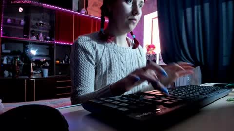 Snapshot of pa1e_pr1ncess chatting on 01-29-25, 01:07 Ella online show from 01-29-25, 01:07