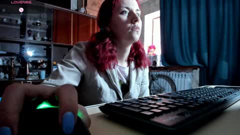 Snapshot of pa1e_pr1ncess chatting on 02-04-25, 11:27 Ella online show from 02-04-25, 11:27