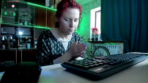 Snapshot of pa1e_pr1ncess chatting on 02-09-25, 06:11 Ella online show from 02-09-25, 06:11