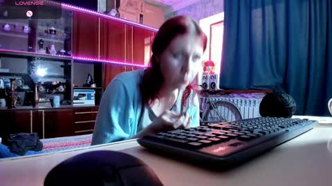 Snapshot of pa1e_pr1ncess chatting on 02-11-25, 01:51 Ella online show from 02-11-25, 01:51