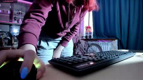 Snapshot of pa1e_pr1ncess chatting on 02-14-25, 06:56 Ella online show from 02-14-25, 06:56