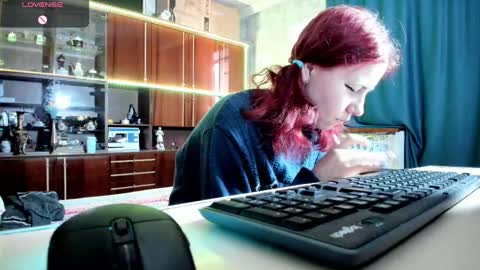 Snapshot of pa1e_pr1ncess chatting on 02-17-25, 06:42 Ella online show from 02-17-25, 06:42