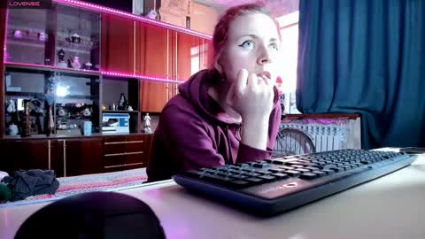 Snapshot of pa1e_pr1ncess chatting on 02-21-25, 11:33 Ella online show from 02-21-25, 11:33