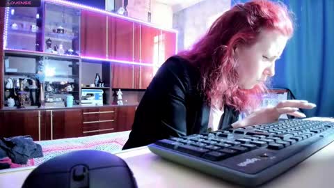 Snapshot of pa1e_pr1ncess chatting on 03-01-25, 11:28 Ella online show from 03-01-25, 11:28