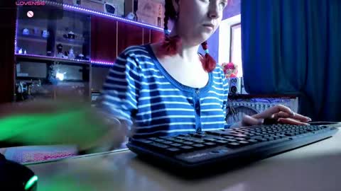 Snapshot of pa1e_pr1ncess chatting on 03-09-25, 09:46 Ella online show from 03-09-25, 09:46