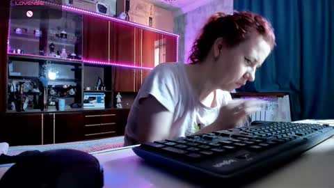 Snapshot of pa1e_pr1ncess chatting on 03-10-25, 07:53 Ella online show from 03-10-25, 07:53