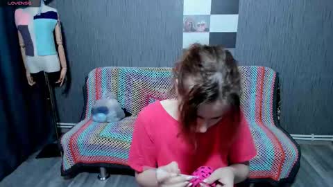 Snapshot of pa1e_pr1ncess chatting on 09-27-25, 07:24 Ella online show from 09-27-25, 07:24