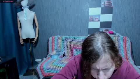 Snapshot of pa1e_pr1ncess chatting on 10-22-25, 07:41 Ella online show from 10-22-25, 07:41