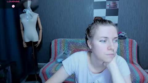 Snapshot of pa1e_pr1ncess chatting on 10-26-25, 10:10 Ella online show from 10-26-25, 10:10