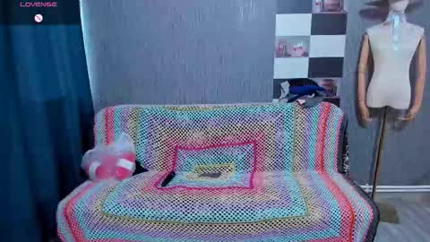 Snapshot of pa1e_pr1ncess chatting on 11-03-25, 07:42 Ella online show from 11-03-25, 07:42