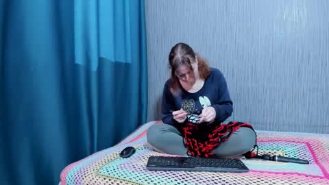 Snapshot of pa1e_pr1ncess chatting on 11-28-25, 09:23 Ella online show from 11-28-25, 09:23