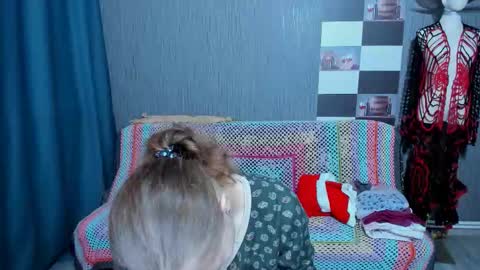 Snapshot of pa1e_pr1ncess chatting on 12-15-25, 07:34 Ella online show from 12-15-25, 07:34