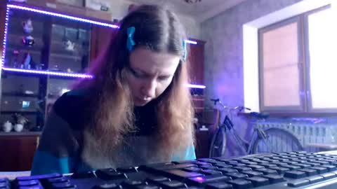 Ella online show from 04-15-26, 07:04