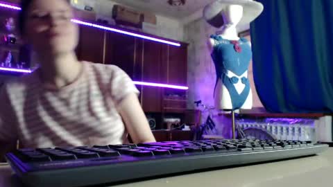 Ella online show from 05-14-26, 07:37
