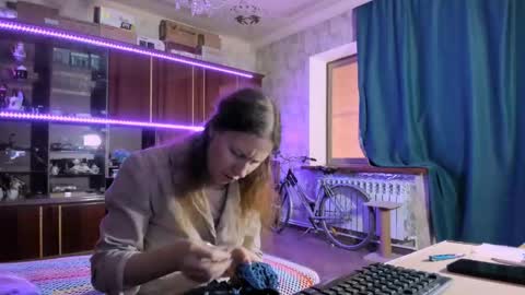 Ella online show from 05-25-26, 06:41