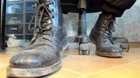 Snapshot of pablomenesssl chatting on 12-22-25, 10:45 Pablo Meness online show from 12-22-25, 10:45