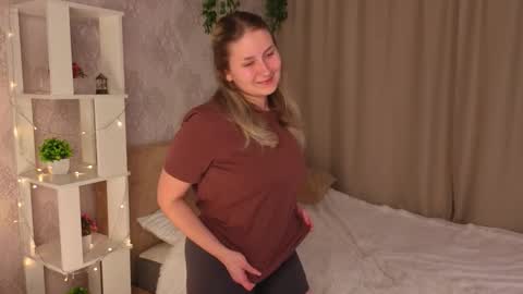 Snapshot of pagecupps chatting on 12-17-25, 06:47 Betty online show from 12-17-25, 06:47