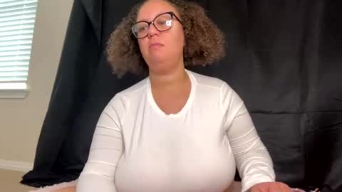 Snapshot of paisleehaze chatting on 01-08-25, 04:54 Paislee Haze online show from 01-08-25, 04:54