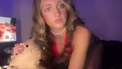 Snapshot of paisleyluvv chatting on 01-11-26, 01:43 Paisley online show from 01-11-26, 01:43