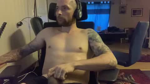 Snapshot of pajen33 chatting on 06-18-26, 02:34 pajen33 online show from 06-18-26, 02:34