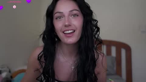 Snapshot of pakeha_princess chatting on 01-11-26, 10:59 Holly online show from 01-11-26, 10:59