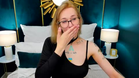 Kate online show from 05-10-26, 12:21